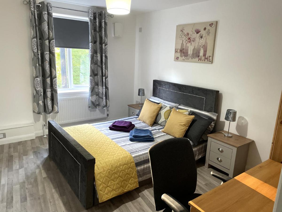 Deluxe 1-Bedroom Serviced Apartment Sleeps 4 For Short Or Long Stay Джиллингем Экстерьер фото