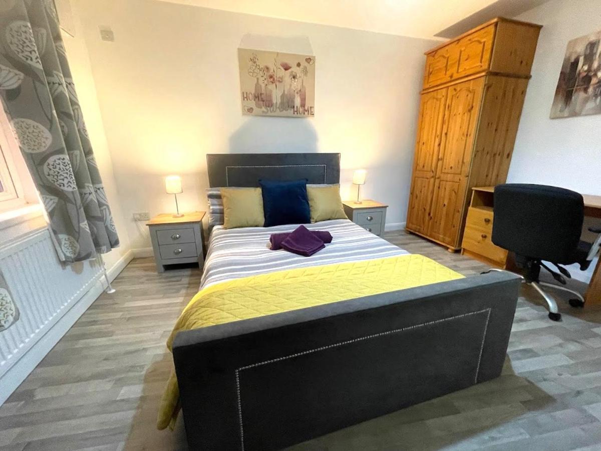 Deluxe 1-Bedroom Serviced Apartment Sleeps 4 For Short Or Long Stay Джиллингем Экстерьер фото